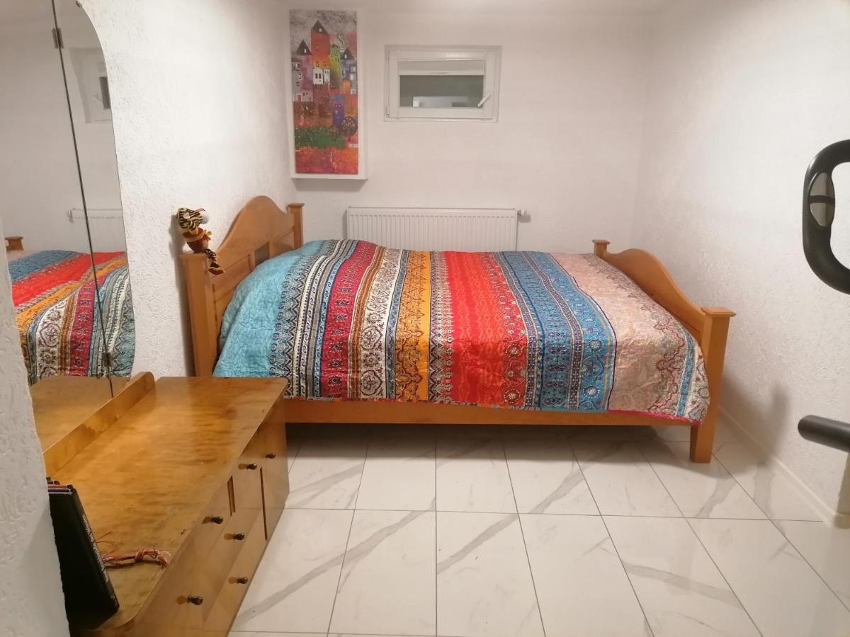 Schoene Einliegerwohnung In Хехинген Екстериор снимка