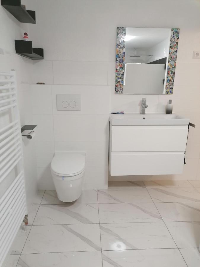 Schoene Einliegerwohnung In Хехинген Екстериор снимка