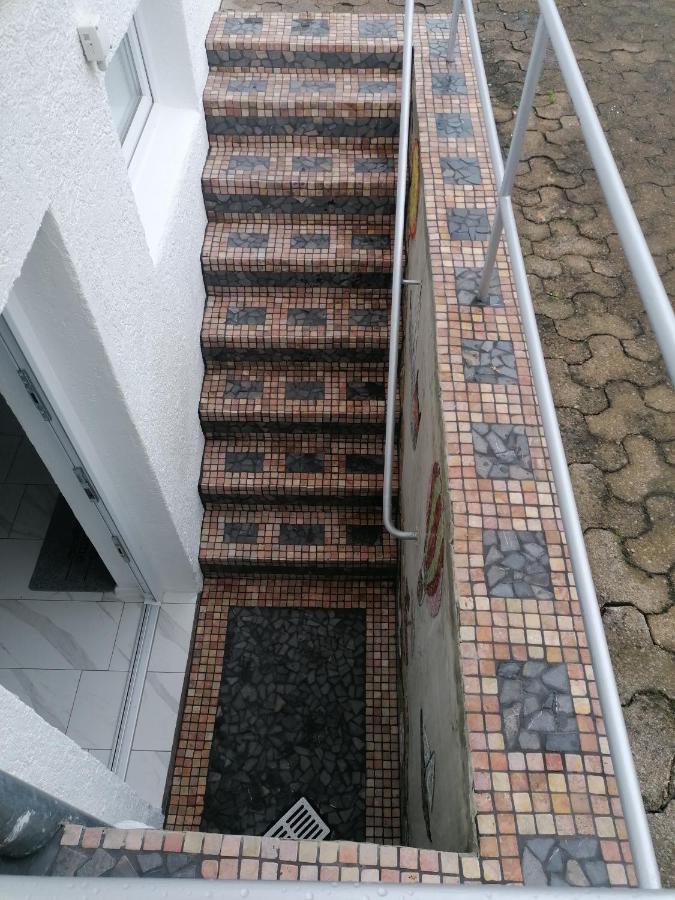 Schoene Einliegerwohnung In Хехинген Екстериор снимка